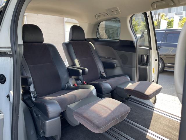 エスティマ ２．４アエラス　２０ｔｈアニバーサリーエディション　ワイドフリップダウンモニター　前後ドライブレコーダー　両側パワースライドドア　ハーフレザーシート　クルーズコントロール　ＨＤＤナビ　地デジ（フルセグ）　Ｂｌｕｅｔｏｏｔｈ　バックカメラ　スマートキー（23枚目）