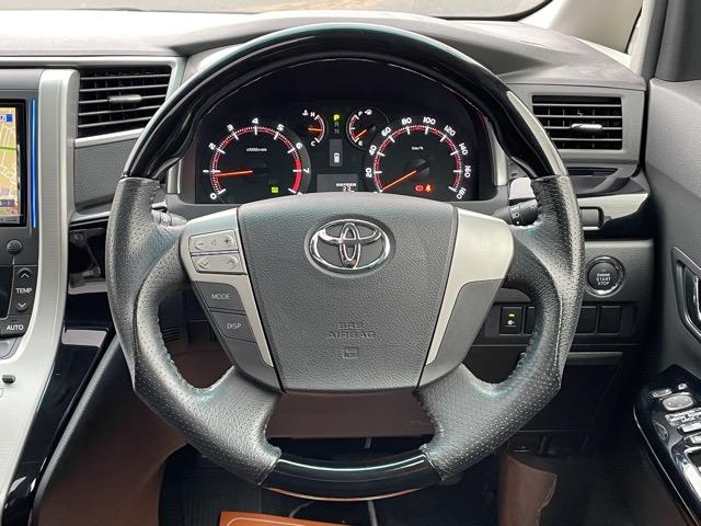 ヴェルファイア ２．４Ｚ　後期　サンルーフ　フリップダウンモニター　オットマンシート　両側パワースライドドア　コーナーセンサー　社外８インチナビ　地デジ　Ｂｌｕｅｔｏｏｔｈ　バックカメラ　ＥＴＣ　スマートキー　純正ＡＷ（14枚目）