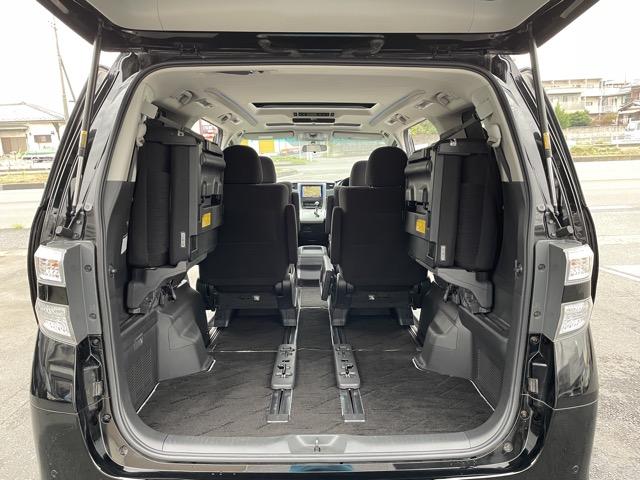 ヴェルファイア ２．４Ｚ　後期　サンルーフ　フリップダウンモニター　オットマンシート　両側パワースライドドア　コーナーセンサー　社外８インチナビ　地デジ　Ｂｌｕｅｔｏｏｔｈ　バックカメラ　ＥＴＣ　スマートキー　純正ＡＷ（24枚目）