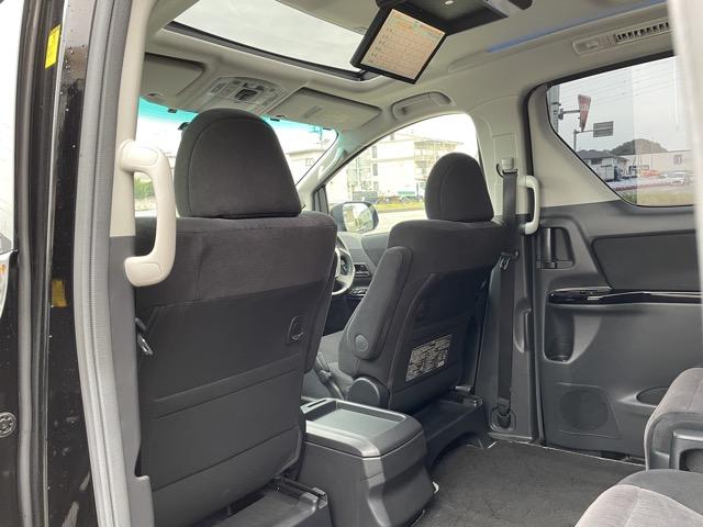 ヴェルファイア ２．４Ｚ　後期　サンルーフ　フリップダウンモニター　オットマンシート　両側パワースライドドア　コーナーセンサー　社外８インチナビ　地デジ　Ｂｌｕｅｔｏｏｔｈ　バックカメラ　ＥＴＣ　スマートキー　純正ＡＷ（30枚目）