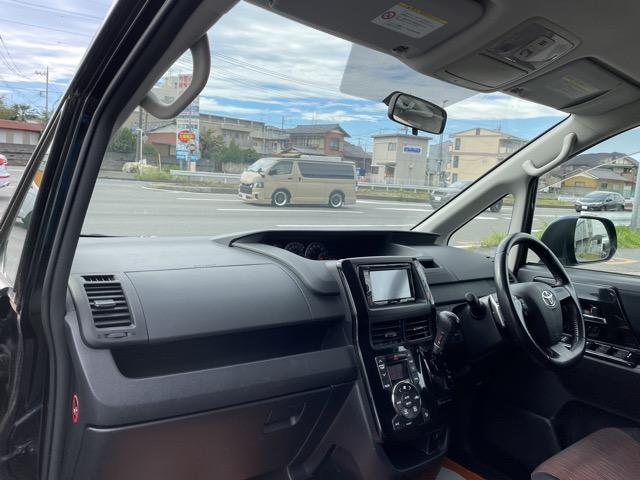 ヴォクシー ZS G’sバージョンEDGE 後期 ワンオーナー パワースライドドア ディスプレイオーディオ DVD再生 バックカメラ ETC スマートキー オートエアコン HIDヘッドライト フォグライト オートライト タイミングチェーン式(35枚目)