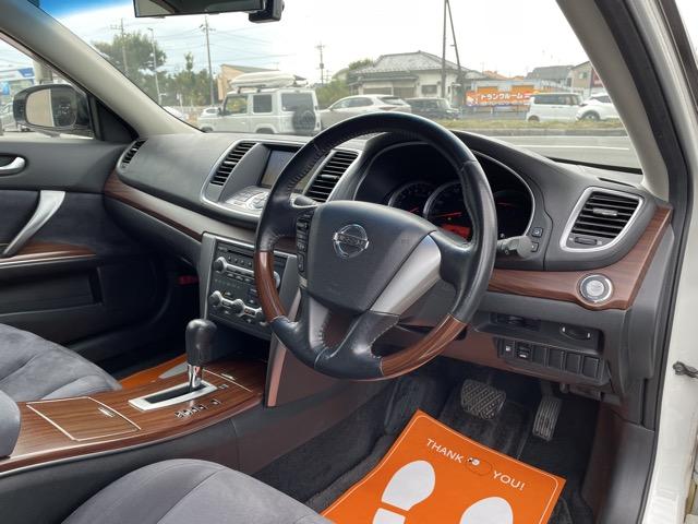 ティアナ ２５０ＸＬ　ワンオーナー　前後ドライブレコーダー　オットマンシート　純正ＨＤＤナビ　ＤＶＤ再生　Ｂｌｕｅｔｏｏｔｈ　サイドカメラ　バックカメラ　ＥＴＣ　パワーシート　インテリジェントキー　ＨＩＤヘッドライト（15枚目）