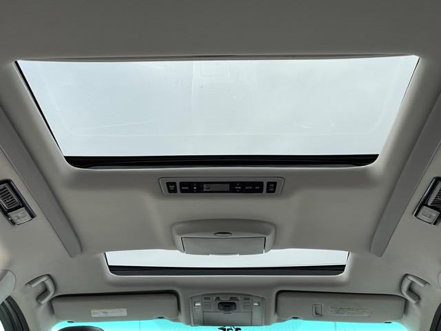 ヴェルファイア 2.4Z サンルーフ フリップダウンモニター 両側パワースライドドア 前後ドライブレコーダー 社外フローティングナビ 地デジ(フルセグ) Bluetooth バックカメラ 社外テールレンズ タイミングチェーン式(3枚目)