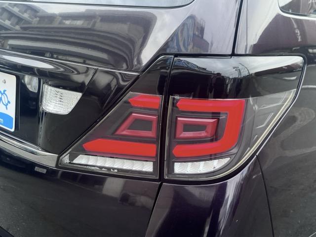 ヴェルファイア 2.4Z サンルーフ フリップダウンモニター 両側パワースライドドア 前後ドライブレコーダー 社外フローティングナビ 地デジ(フルセグ) Bluetooth バックカメラ 社外テールレンズ タイミングチェーン式(5枚目)