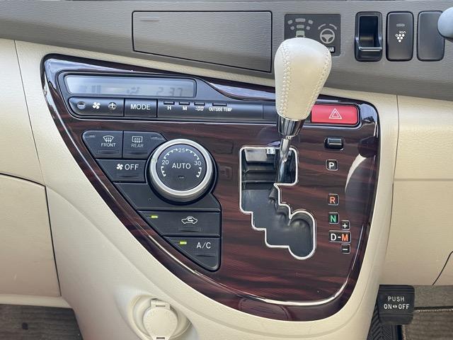 アイシス Ｇ　後期　ワンオーナー　両側パワースライドドア　スマートキー　プッシュエンジンスタート　純正ナビ　地デジ　Ｂｌｕｅｔｏｏｔｈ　バックカメラ　ＥＴＣ　ＨＩＤヘッドライト　オートライト　タイミングチェーン式（17枚目）