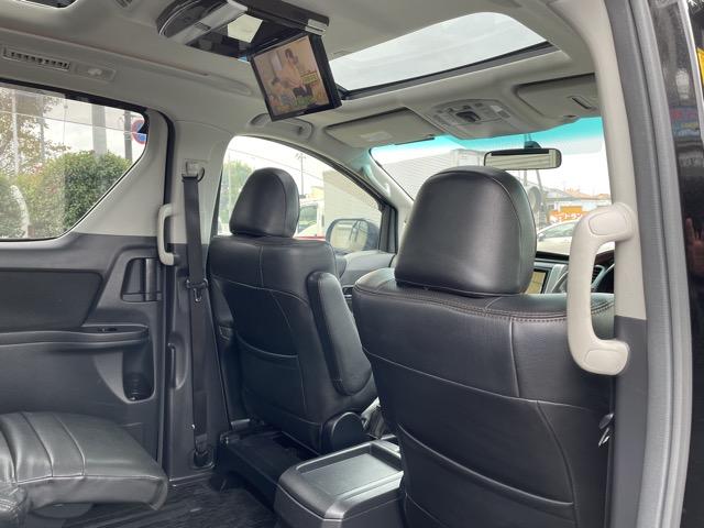 ヴェルファイア ２．４Ｚ　後期　ワンオーナー　サンルーフ　両側パワースライドドア　フリップダウンモニター　オットマンシート　車高調　社外８インチナビ　地デジ　Ｂｌｕｅｔｏｏｔｈ　バックカメラ　ＥＴＣ　タイミングチェーン式（19枚目）