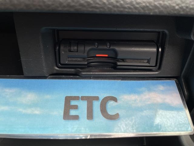 セレナ ライダー　ブラックライン　Ｓ－ハイブリッド　後期　フリップダウンモニター　両側パワースライドドア　ドライブレコーダー　８インチナビ　地デジ（フルセグ）　Ｂｌｕｅｔｏｏｔｈ　バックカメラ　　ＥＴＣ　ＬＥＤヘッドライト　ＬＥＤフォグ　オートライト（13枚目）