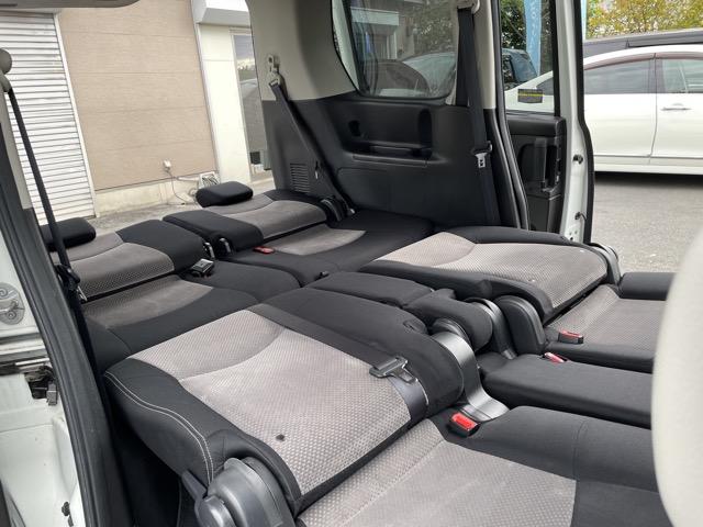 セレナ ライダー　ブラックライン　Ｓ－ハイブリッド　後期　フリップダウンモニター　両側パワースライドドア　ドライブレコーダー　８インチナビ　地デジ（フルセグ）　Ｂｌｕｅｔｏｏｔｈ　バックカメラ　　ＥＴＣ　ＬＥＤヘッドライト　ＬＥＤフォグ　オートライト（27枚目）