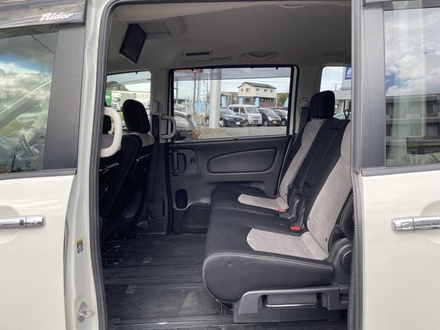 セレナ ライダー　ブラックライン　Ｓ－ハイブリッド　後期　フリップダウンモニター　両側パワースライドドア　ドライブレコーダー　８インチナビ　地デジ（フルセグ）　Ｂｌｕｅｔｏｏｔｈ　バックカメラ　　ＥＴＣ　ＬＥＤヘッドライト　ＬＥＤフォグ　オートライト（30枚目）