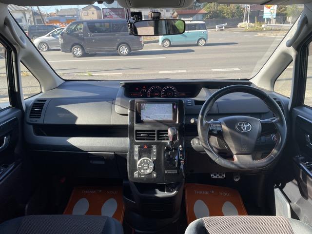 ヴォクシー ＺＳ　Ｇ’ｓ　後期　両側パワースライドドア　前後ドライブレコーダー　スマートキー　パドルシフト　純正ＳＤナビ　地デジ（フルセグ）　Ｂｌｕｅｔｏｏｔｈ　バックカメラ　ＥＴＣ　ＨＩＤヘッドライト　タイミングチェーン式（6枚目）