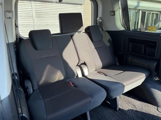 ヴォクシー ＺＳ　Ｇ’ｓ　後期　両側パワースライドドア　前後ドライブレコーダー　スマートキー　パドルシフト　純正ＳＤナビ　地デジ（フルセグ）　Ｂｌｕｅｔｏｏｔｈ　バックカメラ　ＥＴＣ　ＨＩＤヘッドライト　タイミングチェーン式（23枚目）