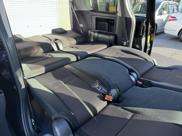 ヴォクシー ＺＳ　Ｇ’ｓ　後期　両側パワースライドドア　前後ドライブレコーダー　スマートキー　パドルシフト　純正ＳＤナビ　地デジ（フルセグ）　Ｂｌｕｅｔｏｏｔｈ　バックカメラ　ＥＴＣ　ＨＩＤヘッドライト　タイミングチェーン式（29枚目）