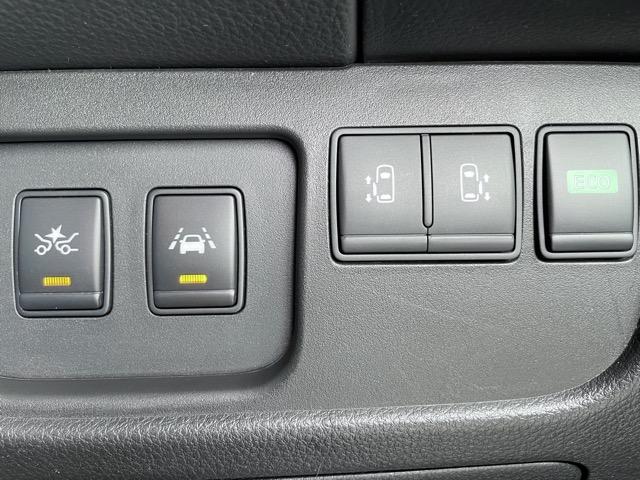 セレナ ハイウェイスター　Ｖセレクション＋セーフティ　ＳＨＶ　後期　フリップダウンモニター　両側パワースライドドア　衝突軽減ブレーキ　コーナーセンサー　クルーズコントロール　　アラウンドビューモニター　地デジ（フルセグ）　Ｂｌｕｅｔｏｏｔｈ　ＬＥＤヘッドライト（4枚目）