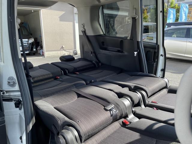 セレナ ハイウェイスター　Ｖセレクション＋セーフティ　ＳＨＶ　後期　フリップダウンモニター　両側パワースライドドア　衝突軽減ブレーキ　コーナーセンサー　クルーズコントロール　　アラウンドビューモニター　地デジ（フルセグ）　Ｂｌｕｅｔｏｏｔｈ　ＬＥＤヘッドライト（28枚目）