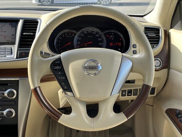 ティアナ ２５０ＸＶ　オットマンシート　インテリジェントキー　純正ＨＤＤナビ　Ｂｌｕｅｔｏｏｔｈ　サイドカメラ　バックカメラ　ＤＶＤ再生　ミュージックサーバー　ＥＴＣ　パワーシート　シートメモリー　ＨＩＤヘッドライト　ＡＷ（13枚目）