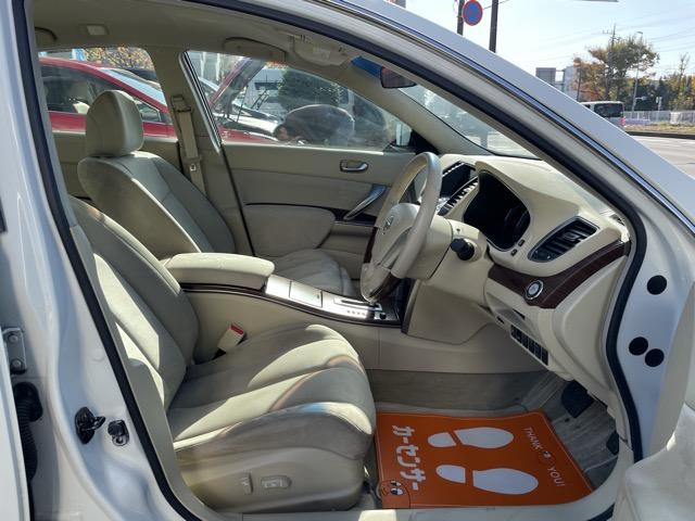 ティアナ ２５０ＸＶ　オットマンシート　インテリジェントキー　純正ＨＤＤナビ　Ｂｌｕｅｔｏｏｔｈ　サイドカメラ　バックカメラ　ＤＶＤ再生　ミュージックサーバー　ＥＴＣ　パワーシート　シートメモリー　ＨＩＤヘッドライト　ＡＷ（16枚目）