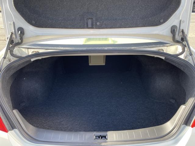 ティアナ ２５０ＸＶ　オットマンシート　インテリジェントキー　純正ＨＤＤナビ　Ｂｌｕｅｔｏｏｔｈ　サイドカメラ　バックカメラ　ＤＶＤ再生　ミュージックサーバー　ＥＴＣ　パワーシート　シートメモリー　ＨＩＤヘッドライト　ＡＷ（22枚目）