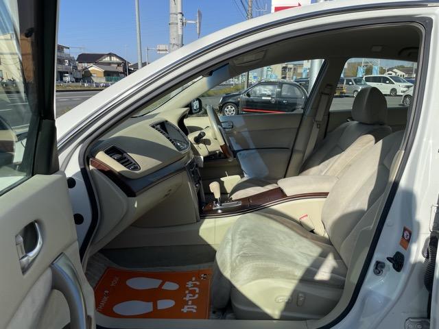 ティアナ ２５０ＸＶ　オットマンシート　インテリジェントキー　純正ＨＤＤナビ　Ｂｌｕｅｔｏｏｔｈ　サイドカメラ　バックカメラ　ＤＶＤ再生　ミュージックサーバー　ＥＴＣ　パワーシート　シートメモリー　ＨＩＤヘッドライト　ＡＷ（28枚目）