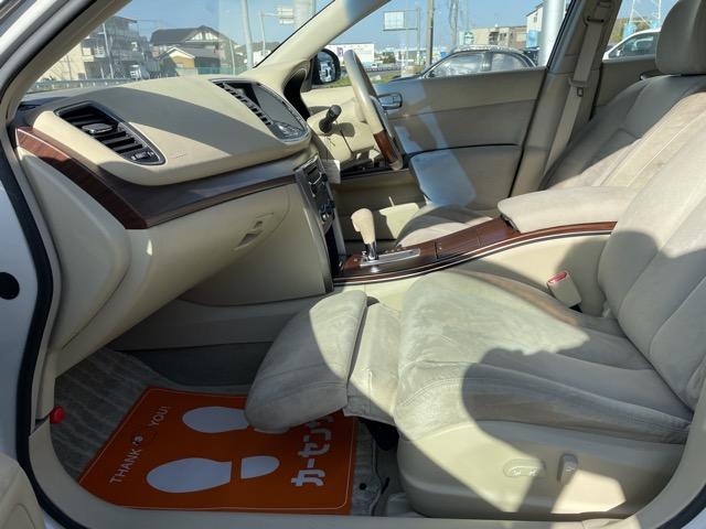 ティアナ ２５０ＸＶ　オットマンシート　インテリジェントキー　純正ＨＤＤナビ　Ｂｌｕｅｔｏｏｔｈ　サイドカメラ　バックカメラ　ＤＶＤ再生　ミュージックサーバー　ＥＴＣ　パワーシート　シートメモリー　ＨＩＤヘッドライト　ＡＷ（30枚目）