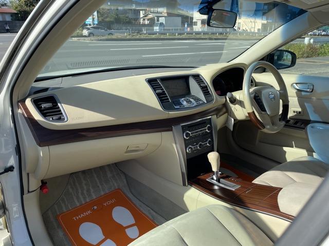 ティアナ ２５０ＸＶ　オットマンシート　インテリジェントキー　純正ＨＤＤナビ　Ｂｌｕｅｔｏｏｔｈ　サイドカメラ　バックカメラ　ＤＶＤ再生　ミュージックサーバー　ＥＴＣ　パワーシート　シートメモリー　ＨＩＤヘッドライト　ＡＷ（31枚目）