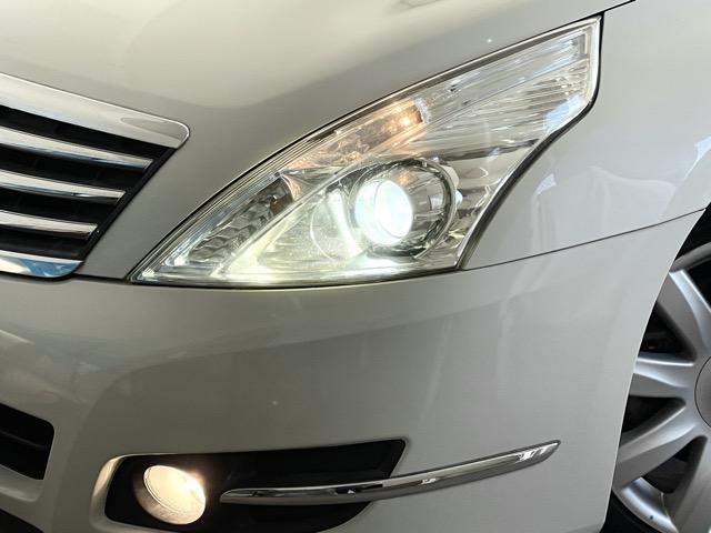 ティアナ ２５０ＸＶ　オットマンシート　インテリジェントキー　純正ＨＤＤナビ　Ｂｌｕｅｔｏｏｔｈ　サイドカメラ　バックカメラ　ＤＶＤ再生　ミュージックサーバー　ＥＴＣ　パワーシート　シートメモリー　ＨＩＤヘッドライト　ＡＷ（42枚目）