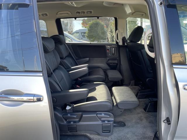 オデッセイ アブソルート・ＥＸ　フリップダウンモニター　両側パワースライドドア　レーダークルーズ　車高調　ハーフレザーシート　マルチビューカメラ　地デジ（フルセグ）　Ｂｌｕｅｔｏｏｔｈ　ＬＥＤヘッドライト　パワーシート　パドルシフト（23枚目）