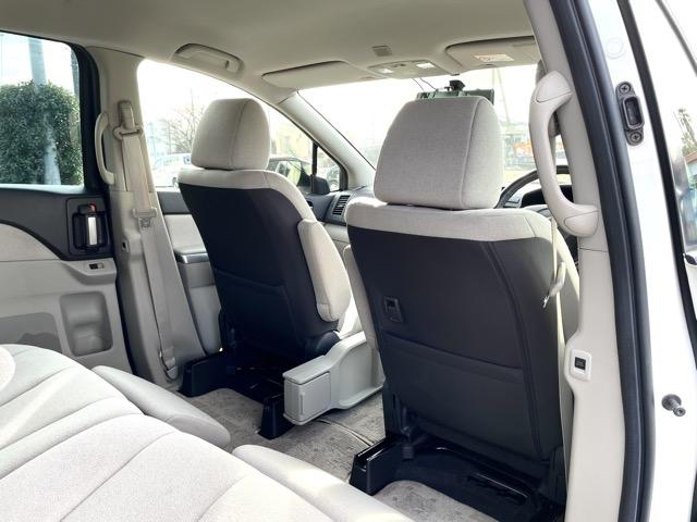 ワンオーナー♪純正ＨＤＤナビ♪ＤＶＤ再生♪フロントカメラ♪バックカメラ♪ＥＴＣ♪前後ドライブレコーダー♪両側パワースライドドア♪オットマンシート♪純正アルミ♪タイミングチェーン式♪