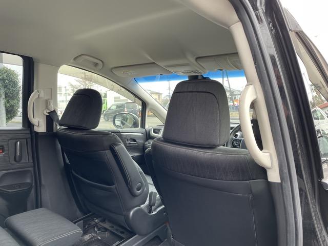 オデッセイ アブソルート　パワースライドドア　クルコン　スマートキー　ハーフレザーシート　オットマンシート　純正ナビ　地デジ（フルセグ）　Ｂｌｕｅｔｏｏｔｈ　バックカメラ　ＥＴＣ　ＬＥＤヘッドライト　タイミングチェーン式（18枚目）