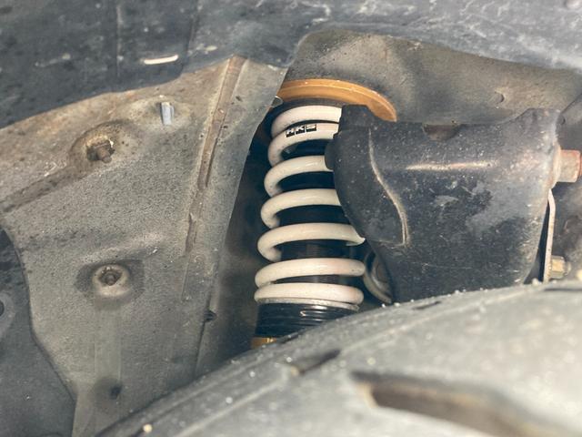 スカイライン ＧＴ－Ｒニスモ　５００台限定　１６インチ純正ＡＷ　ＨＫＳ車高調　ニスモタワーバー　ｔａｎａｂｅリアタワーバー　社外キャタライザー　記録簿　ＩＭＰＵＬ３００キロメーター　ニスモ専用エアロ　チビスポ　社外ステアリング（54枚目）