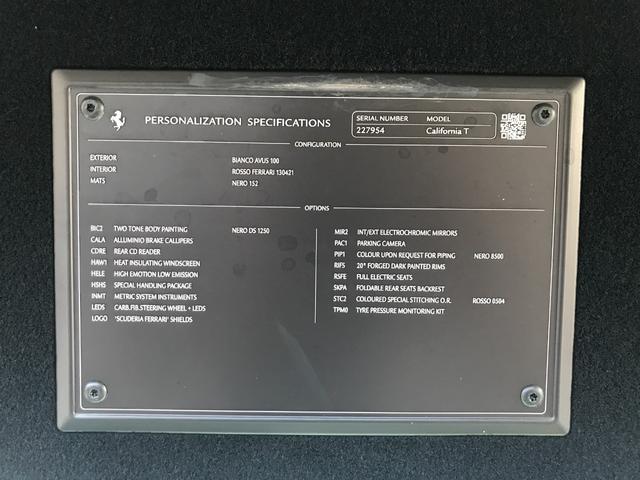 カリフォルニアＴ ベースグレード　ハンドリングスペチアーレ　右Ｈ　スポーツエキゾーストシステム　ＬＥＤ付カーボンファイバーステア　純正２０インチ鍛造ホイール　純正ナビ　Ｂカメラ　Ｐセンサー　ロッソレザー　シートヒーター　電動シート（8枚目）