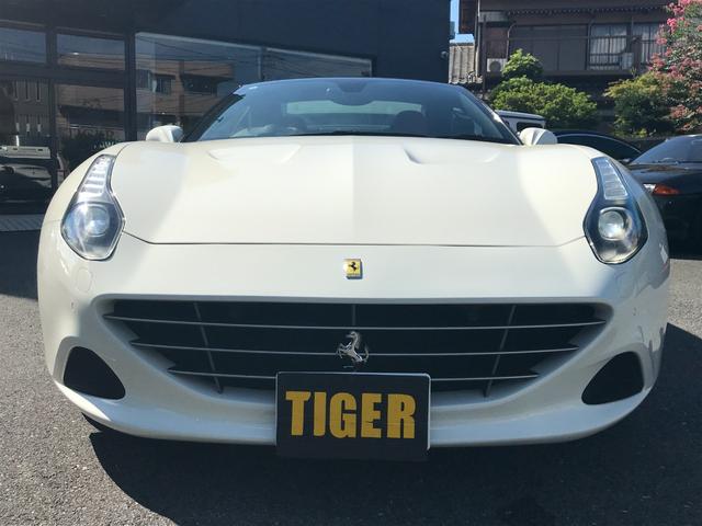 カリフォルニアＴ ベースグレード　ハンドリングスペチアーレ　右Ｈ　スポーツエキゾーストシステム　ＬＥＤ付カーボンファイバーステア　純正２０インチ鍛造ホイール　純正ナビ　Ｂカメラ　Ｐセンサー　ロッソレザー　シートヒーター　電動シート（10枚目）