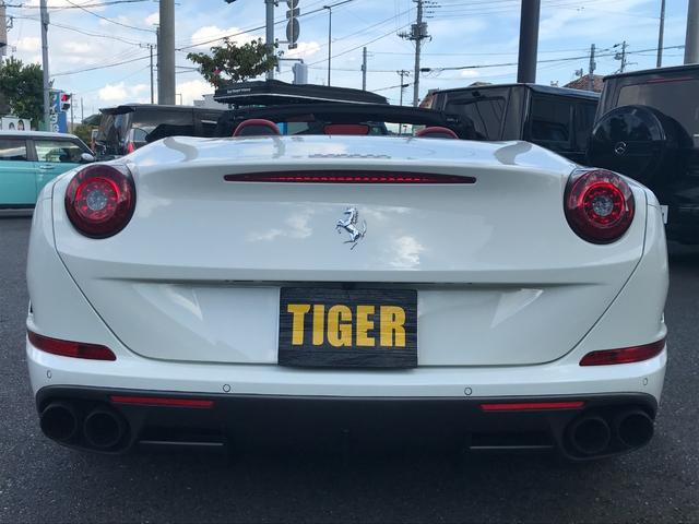 カリフォルニアＴ ベースグレード　ハンドリングスペチアーレ　右Ｈ　スポーツエキゾーストシステム　ＬＥＤ付カーボンファイバーステア　純正２０インチ鍛造ホイール　純正ナビ　Ｂカメラ　Ｐセンサー　ロッソレザー　シートヒーター　電動シート（13枚目）