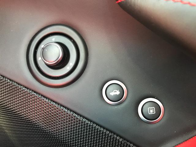 カリフォルニアＴ ベースグレード　ハンドリングスペチアーレ　右Ｈ　スポーツエキゾーストシステム　ＬＥＤ付カーボンファイバーステア　純正２０インチ鍛造ホイール　純正ナビ　Ｂカメラ　Ｐセンサー　ロッソレザー　シートヒーター　電動シート（27枚目）