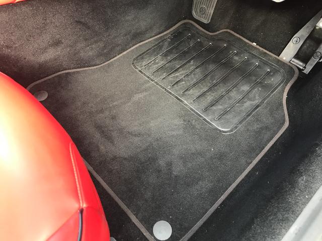 カリフォルニアＴ ベースグレード　ハンドリングスペチアーレ　右Ｈ　スポーツエキゾーストシステム　ＬＥＤ付カーボンファイバーステア　純正２０インチ鍛造ホイール　純正ナビ　Ｂカメラ　Ｐセンサー　ロッソレザー　シートヒーター　電動シート（31枚目）