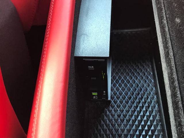 カリフォルニアＴ ベースグレード　ハンドリングスペチアーレ　右Ｈ　スポーツエキゾーストシステム　ＬＥＤ付カーボンファイバーステア　純正２０インチ鍛造ホイール　純正ナビ　Ｂカメラ　Ｐセンサー　ロッソレザー　シートヒーター　電動シート（45枚目）