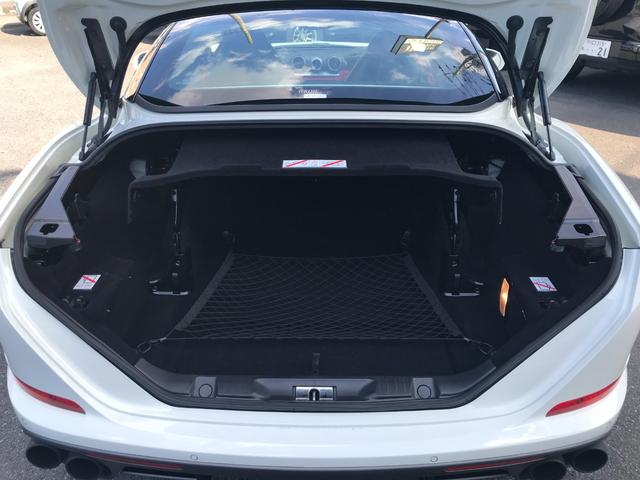 カリフォルニアＴ ベースグレード　ハンドリングスペチアーレ　右Ｈ　スポーツエキゾーストシステム　ＬＥＤ付カーボンファイバーステア　純正２０インチ鍛造ホイール　純正ナビ　Ｂカメラ　Ｐセンサー　ロッソレザー　シートヒーター　電動シート（52枚目）