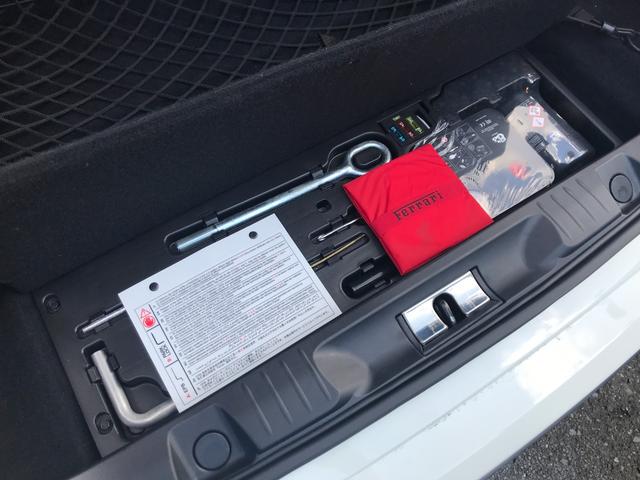 カリフォルニアＴ ベースグレード　ハンドリングスペチアーレ　右Ｈ　スポーツエキゾーストシステム　ＬＥＤ付カーボンファイバーステア　純正２０インチ鍛造ホイール　純正ナビ　Ｂカメラ　Ｐセンサー　ロッソレザー　シートヒーター　電動シート（55枚目）