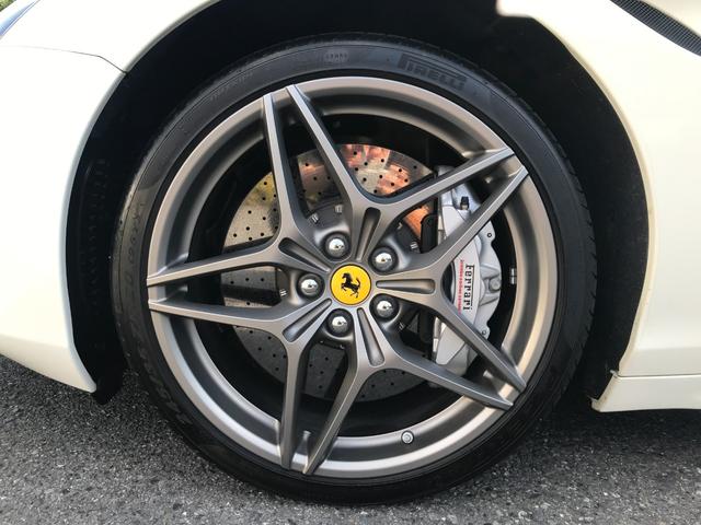 カリフォルニアＴ ベースグレード　ハンドリングスペチアーレ　右Ｈ　スポーツエキゾーストシステム　ＬＥＤ付カーボンファイバーステア　純正２０インチ鍛造ホイール　純正ナビ　Ｂカメラ　Ｐセンサー　ロッソレザー　シートヒーター　電動シート（66枚目）