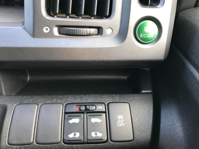 ステップワゴンスパーダ Z 両側パワースライドドア 後席モニター 社外ナビ バックカメラ HIDヘッドライト 後席クーラー パドルシフト スマートキー CD&DVD ミュージックサーバー(4枚目)