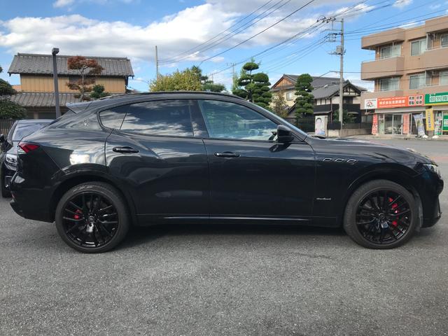 レヴァンテ グランスポーツ ネリッシモPKG 赤革シート サンルーフ 純正ナビ 全周囲カメラ フルセグ 純正21インチアルミ ACC パワーシート 障害物センサー シートヒーター 後席クーラー 衝突軽減ブレーキ(16枚目)