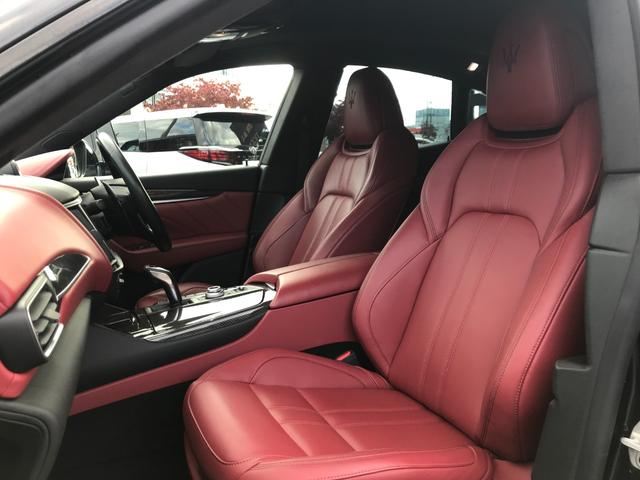 レヴァンテ グランスポーツ ネリッシモPKG 赤革シート サンルーフ 純正ナビ 全周囲カメラ フルセグ 純正21インチアルミ ACC パワーシート 障害物センサー シートヒーター 後席クーラー 衝突軽減ブレーキ(45枚目)