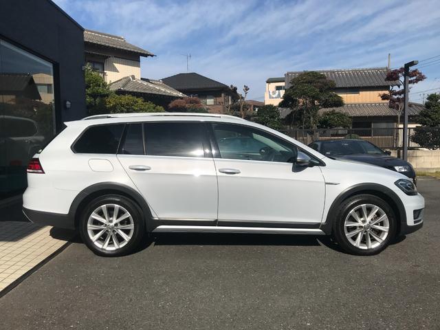 ゴルフオールトラック ＴＳＩ　４モーション　ＴＳＩ　４モーション（５名）　テクノロジー＆ＤｉｓｃｏｖｅｒＰｒｏパッケージ　９インチディスプレイナビ　フルセグ　バックカメラ　ジェスチャーコントロール　シートステアリングヒーター　ＬＥＤヘッドライト（12枚目）