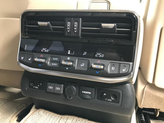 後席エアコンもあるので後席の方も快適に移動できます☆