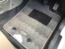 運転席フロアマットも大変綺麗な状態です☆