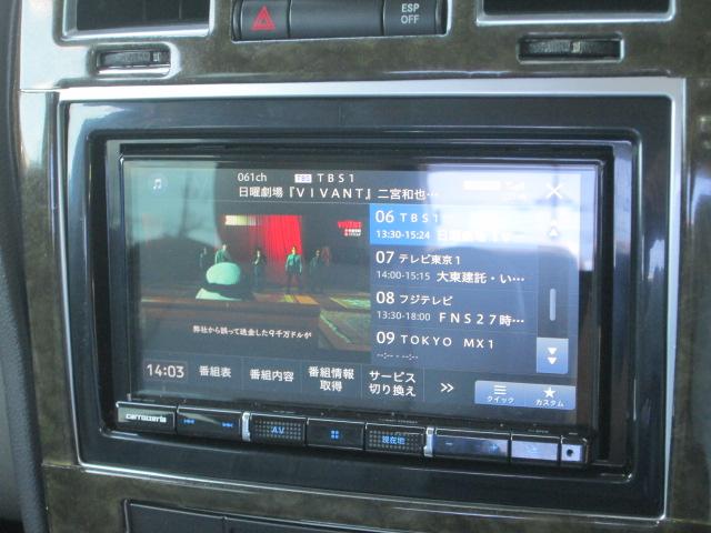 クライスラー・３００Ｃ ５．７ＨＥＭＩ　ディーラー車　サンルーフ　カロッツェリアメモリーナビ　テレビ　ＤＶＤ　Ｂｌｕｅｔｏｏｔｈ　バックカメラ　革　シートヒーター　純正フリップアップモニター　ＨＩＤ　ガナドールマフラー　社外２２インチＡＷ（23枚目）