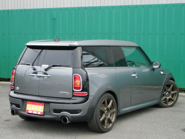 ＭＩＮＩ クーパーＳ　クラブマン　６速ＭＴ　純正オーディオ　ＥＴＣ　ＨＩＤ　キーレス　ＷＯＲＫ１７インチＡＷ　ＩＳＯＦＩＸ対応シート　プライバシーガラス（2枚目）