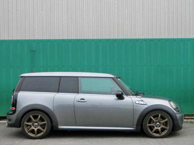 ＭＩＮＩ クーパーＳ　クラブマン　６速ＭＴ　純正オーディオ　ＥＴＣ　ＨＩＤ　キーレス　ＷＯＲＫ１７インチＡＷ　ＩＳＯＦＩＸ対応シート　プライバシーガラス（13枚目）