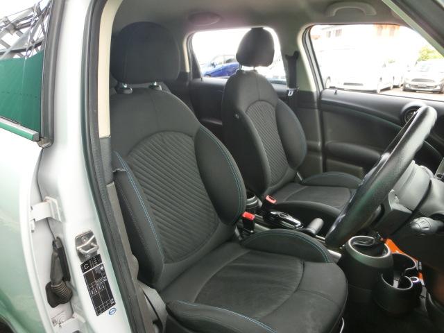 MINI クーパーS クロスオーバー ルーフブラック CD AUXポート キーレス プッシュスタート 純正AW プライバシーガラス HID ISOFIX対応シート(3枚目)