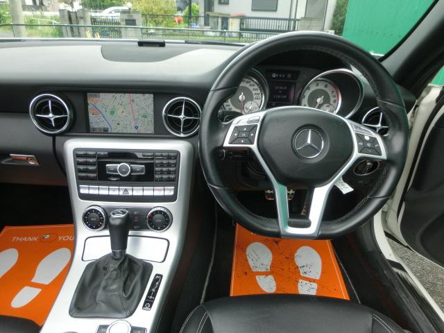 ＳＬＫ ＳＬＫ２００ブルーエフィシェンシ１ｓｔアニバーサリー　電動バリオルーフ動作チェック済み　純正ナビ　Ｂｌｕｅｔｏｏｔｈオーディオ　黒革シート　シートヒーター　純正ＡＷ（4枚目）