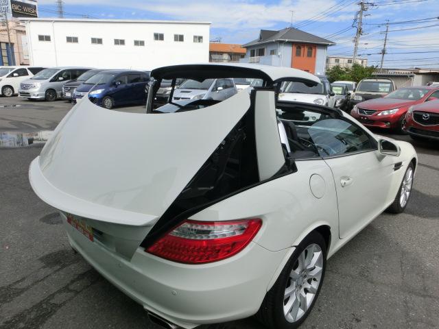 ＳＬＫ ＳＬＫ２００ブルーエフィシェンシ１ｓｔアニバーサリー　電動バリオルーフ動作チェック済み　純正ナビ　Ｂｌｕｅｔｏｏｔｈオーディオ　黒革シート　シートヒーター　純正ＡＷ（17枚目）